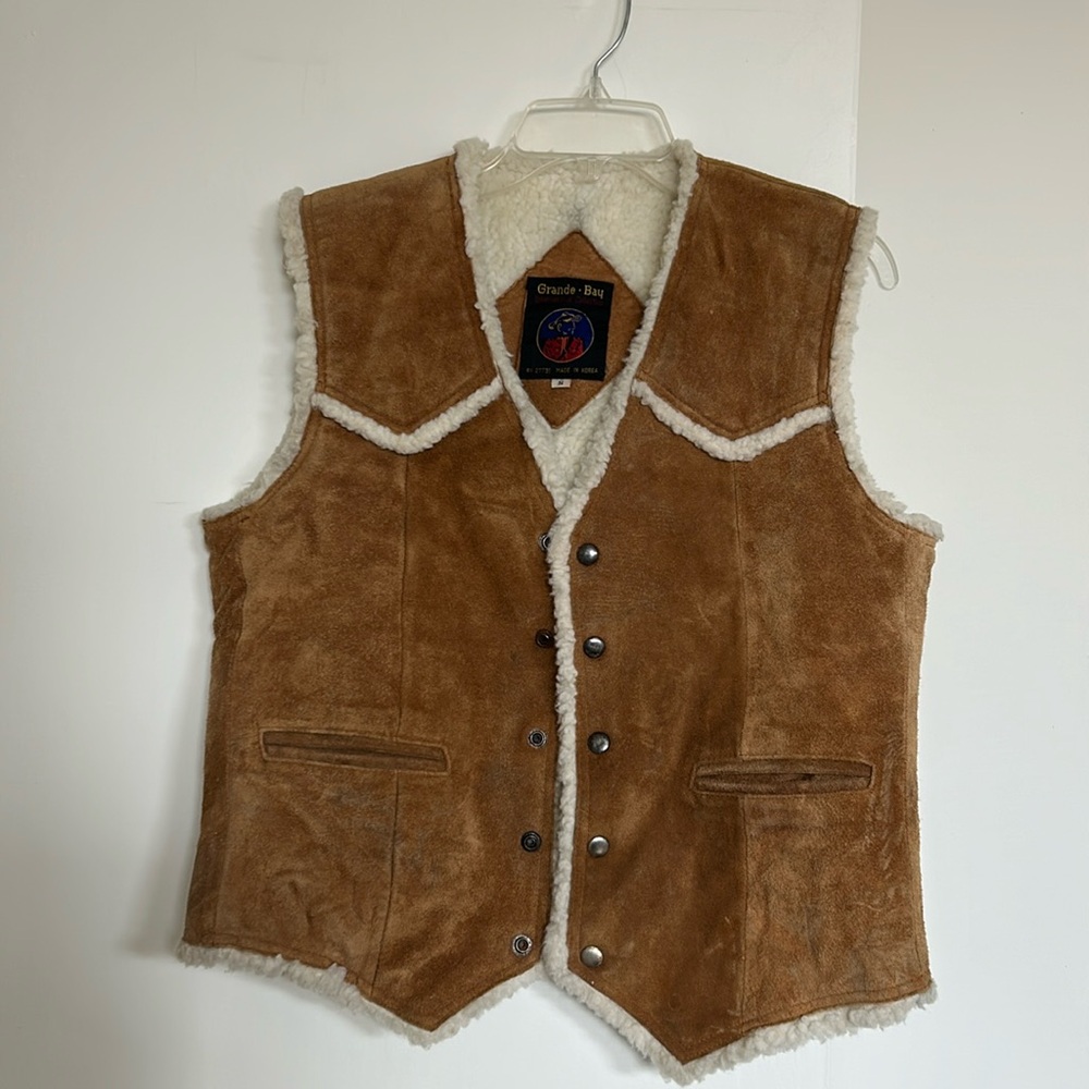 Vintage Grande Bay 100% genuine leather Sherpa lined vest! Men’s small